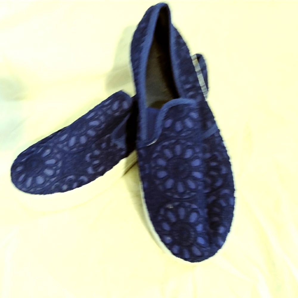 Dollhouse size 6.5 royal blue cloth slip ons